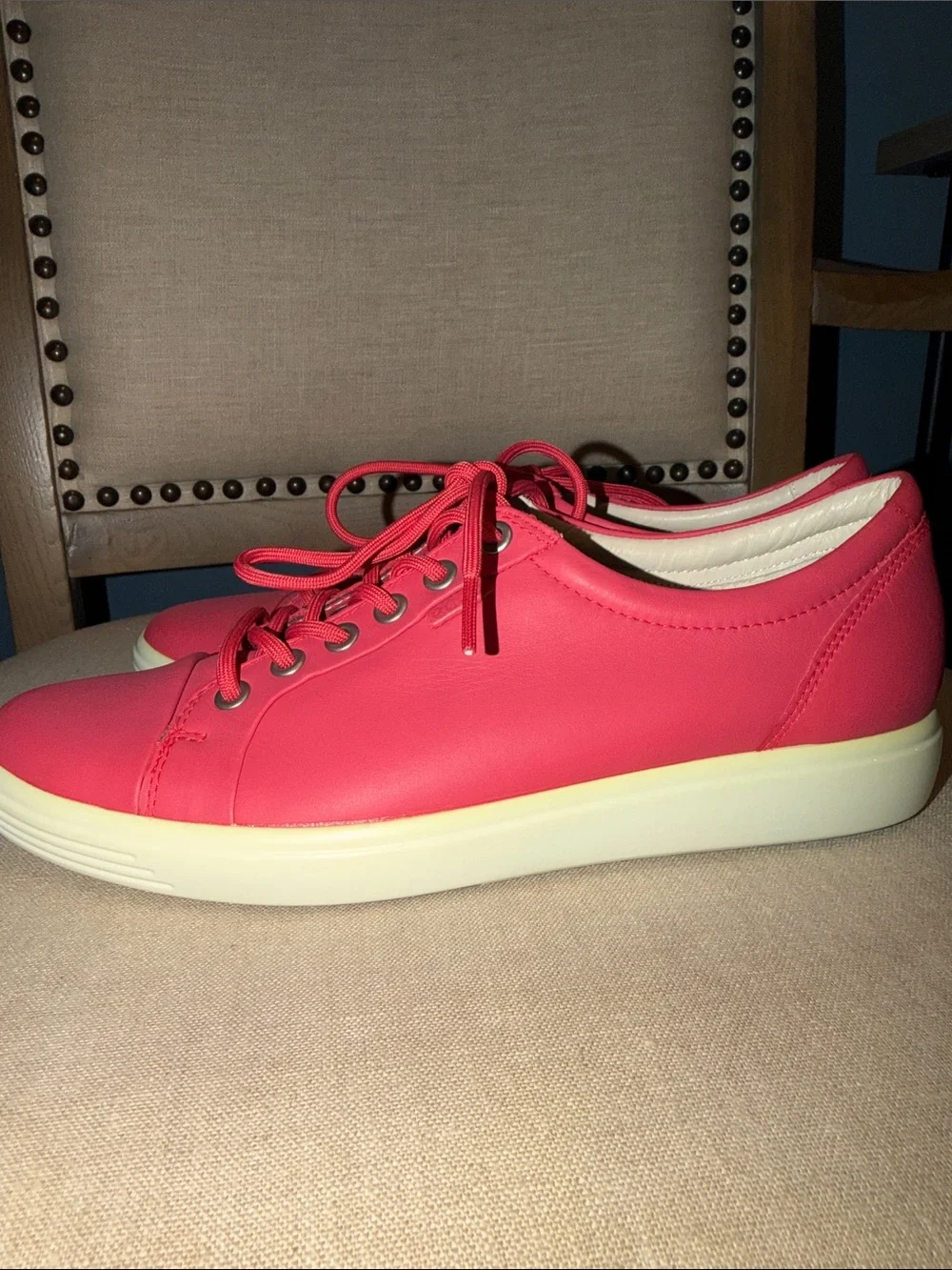 Ecco Women’s Coral Pink Leather Lace-Up Sneakers, Size 9 extra width